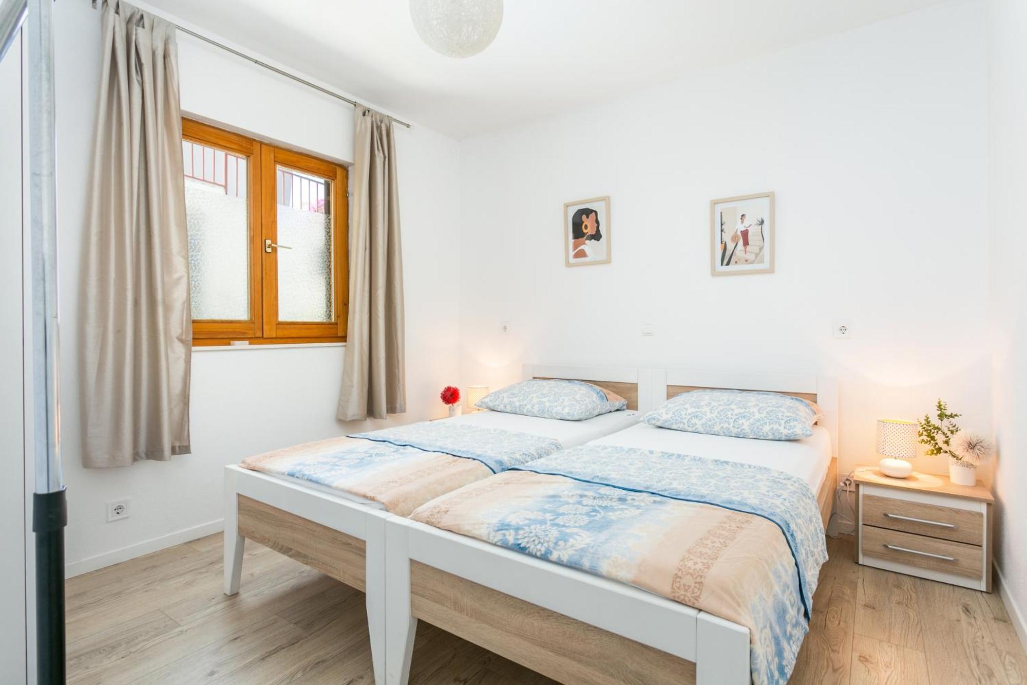 Apartments With A Parking Space Podstrana, Split - 17586 Exterior photo